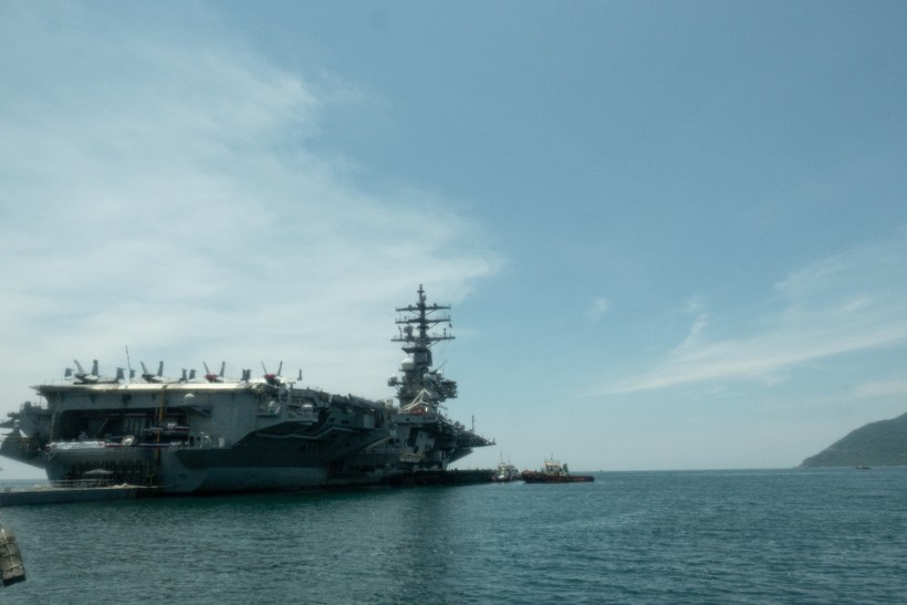 Chùm ảnh tàu sân bay USS Ronald Reagan thăm Đà Nẵng