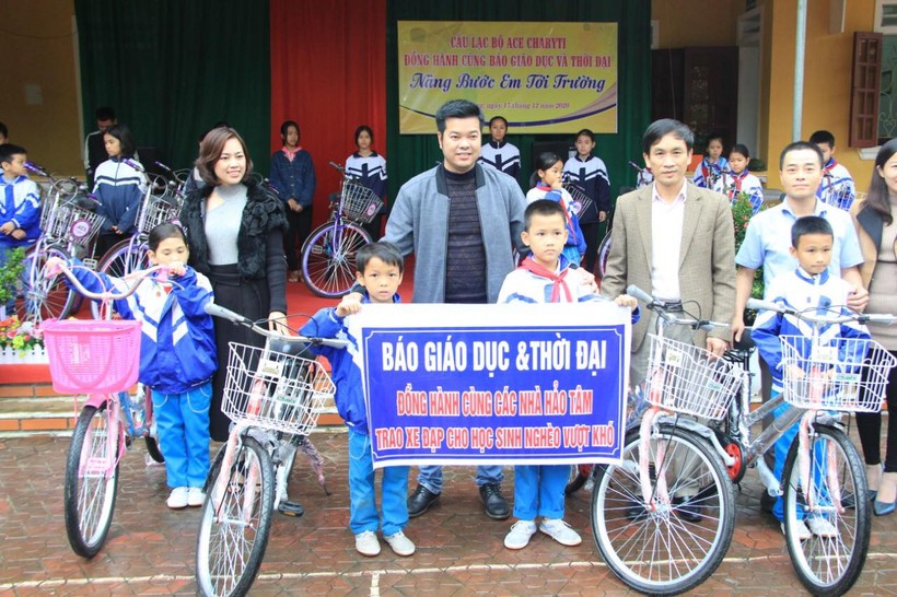 Hà Tĩnh: Trao 120 chiếc xe đạp cho học sinh nghèo vượt khó