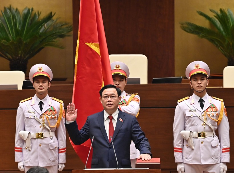 Tân Chủ tịch Quốc hội Vương Đình Huệ tuyên thệ trước Quốc hội. Ảnh: Quang Khánh
