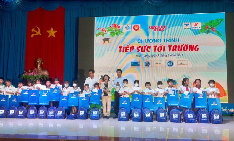 Chương trình 'Tiếp sức tới trường' mang niềm vui đến học sinh tỉnh Tiền Giang ảnh 11