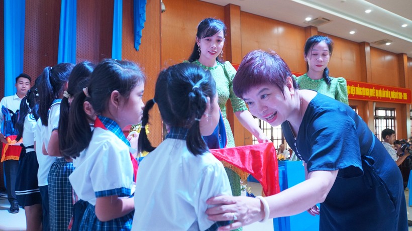 Chương trình 'Tiếp sức tới trường' mang niềm vui đến học sinh tỉnh Tiền Giang ảnh 2