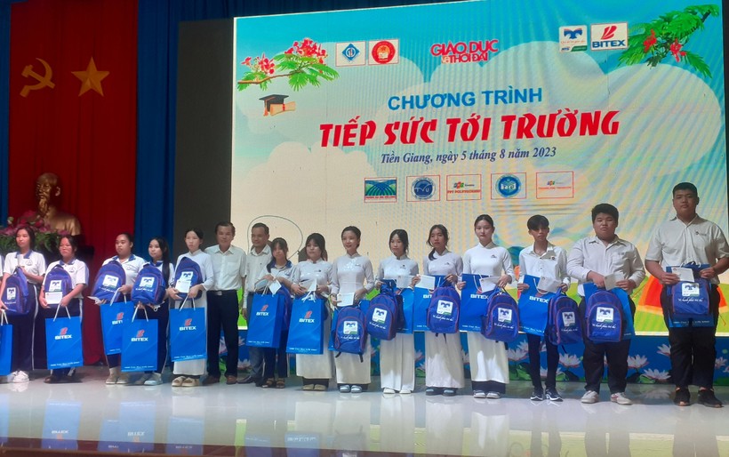 Chương trình 'Tiếp sức tới trường' mang niềm vui đến học sinh tỉnh Tiền Giang ảnh 12