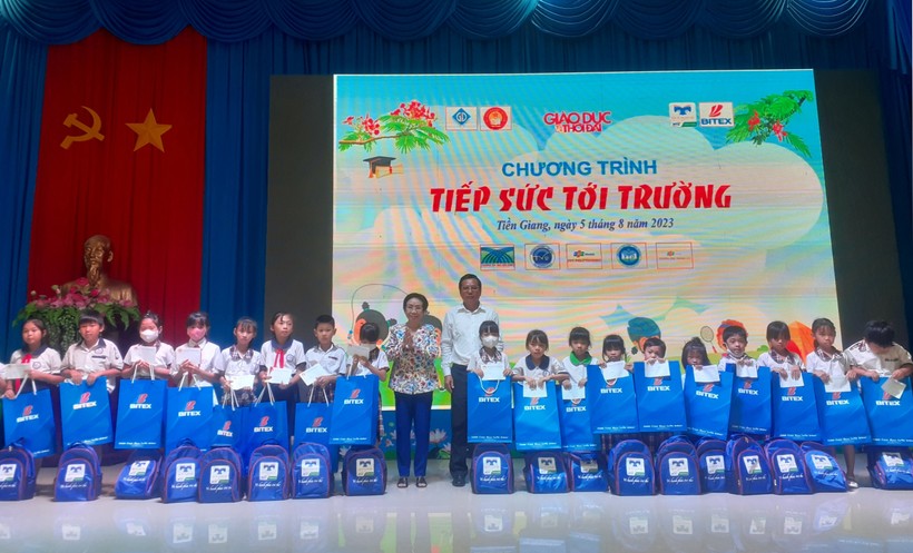 Chương trình 'Tiếp sức tới trường' mang niềm vui đến học sinh tỉnh Tiền Giang ảnh 10