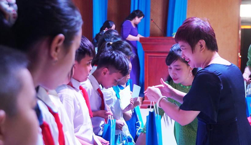Chương trình 'Tiếp sức tới trường' mang niềm vui đến học sinh tỉnh Tiền Giang ảnh 1