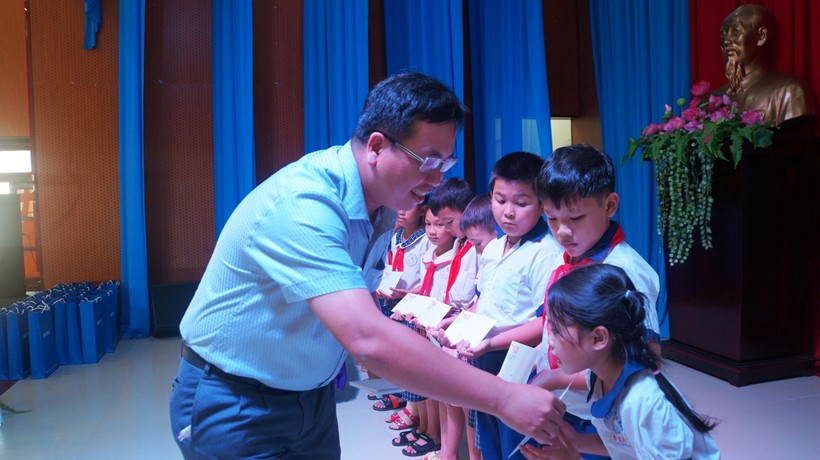 Chương trình 'Tiếp sức tới trường' mang niềm vui đến học sinh tỉnh Tiền Giang ảnh 9