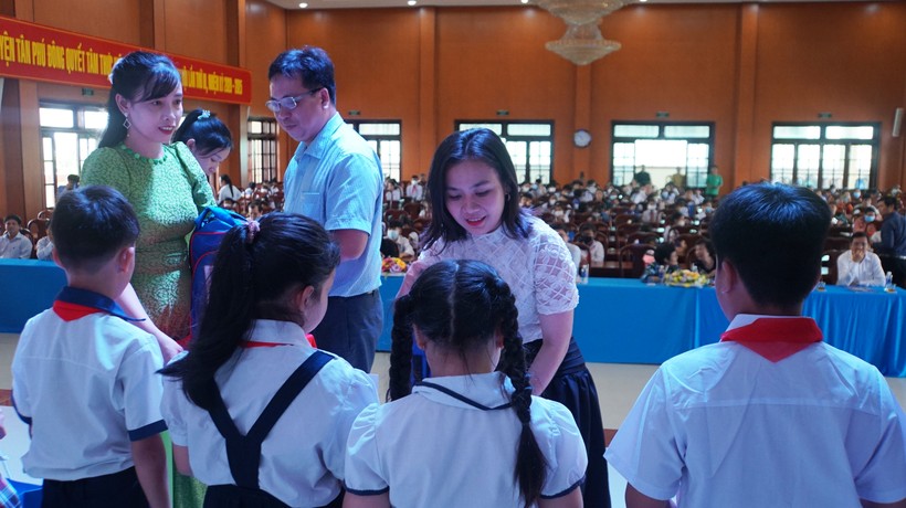 Chương trình 'Tiếp sức tới trường' mang niềm vui đến học sinh tỉnh Tiền Giang ảnh 7
