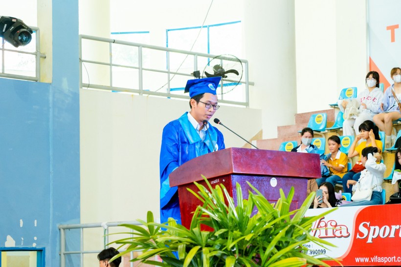 Trường ĐH Nha Trang cấp bằng tốt nghiệp cho hơn 2.100 cử nhân, kỹ sư ảnh 2