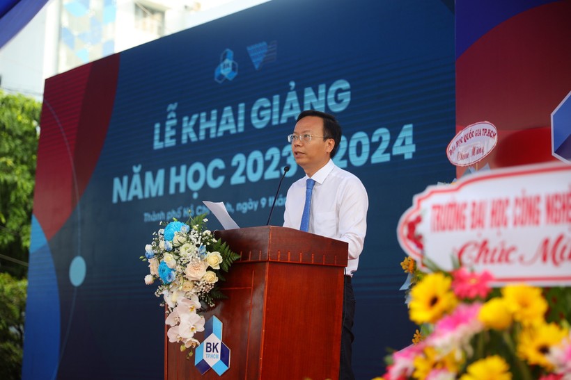 Hiệu trưởng Mai Thanh Phong phát biểu tại lễ khai giảng. Ảnh: NTCC ảnh 4