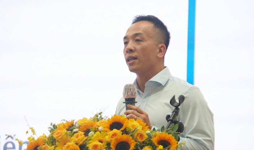 Ông Phạm Tiến Toàn, Phó Chánh Văn phòng Bộ GD&ĐT trình bày tại Hội nghị. Ảnh: Mạnh Tùng ảnh 1