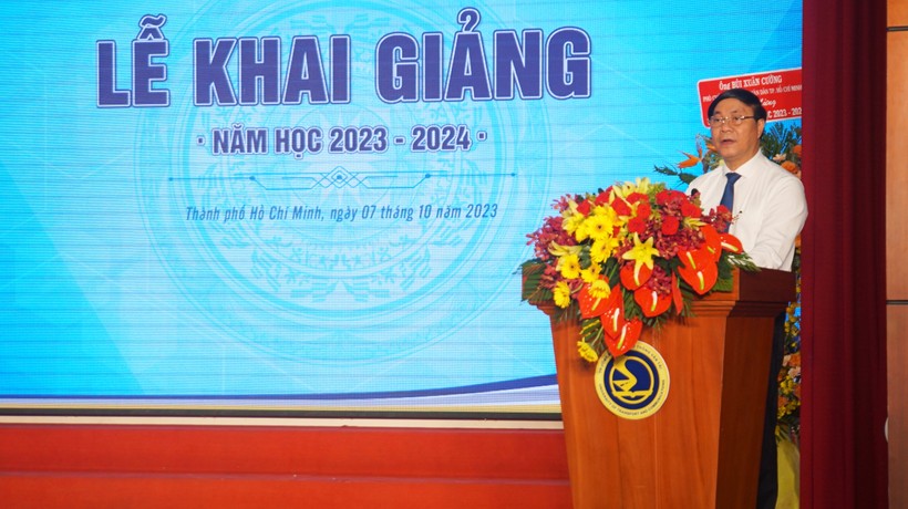 PGS.TS Nguyễn Ngọc Long, Hiệu trưởng Trường Đại học Giao thông Vận tải phát biểu tại lễ khai giảng. Ảnh: Mạnh Tùng ảnh 1