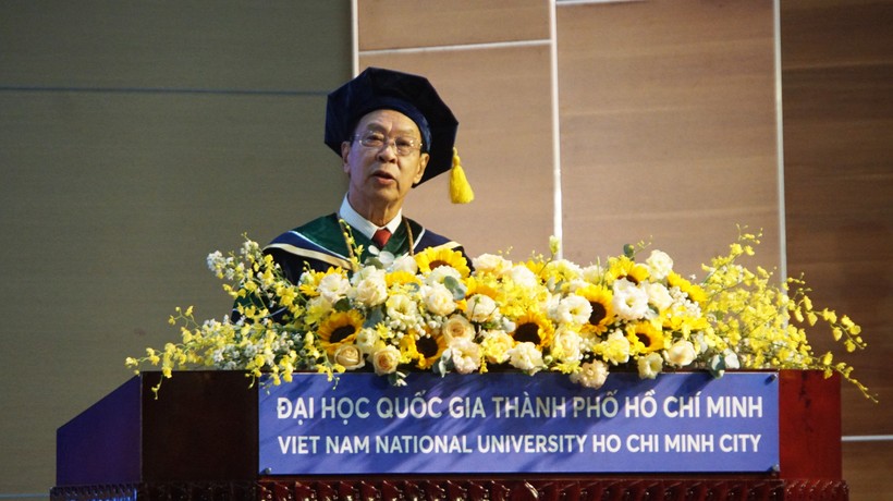 GS.TS Đặng Vạn Phước, Trưởng Khoa Y, Đại học Quốc gia TPHCM phát biểu tại lễ tốt nghiệp. Ảnh: Mạnh Tùng ảnh 1