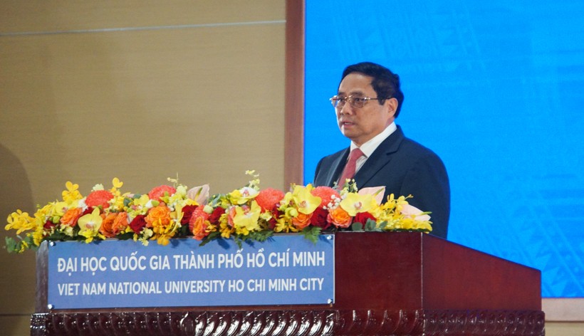 Thủ tướng Phạm Minh Chính phát biểu tại Đại học Quốc gia TPHCM chiều 16/11. Ảnh: Mạnh Tùng