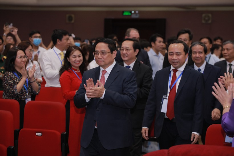 Thủ tướng Phạm Minh Chính dẫn đầu đoàn đại biểu dự lễ khai khóa năm 2023 của Đại học Quốc gia TPHCM. Ảnh: Mạnh Tùng
