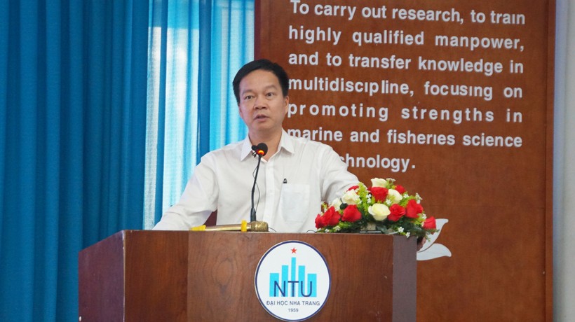 Ông Nguyễn Anh Dũng, Phó Vụ trưởng Vụ Giáo dục Đại học (Bộ GD&ĐT) trình bày báo cáo tóm tắt bản quy hoạch. Ảnh: Mạnh Tùng