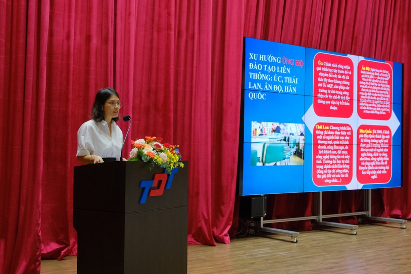 Bà Nguyễn Thảo Hương chia sẻ thông tin tại tọa đàm. Ảnh: Mạnh Tùng