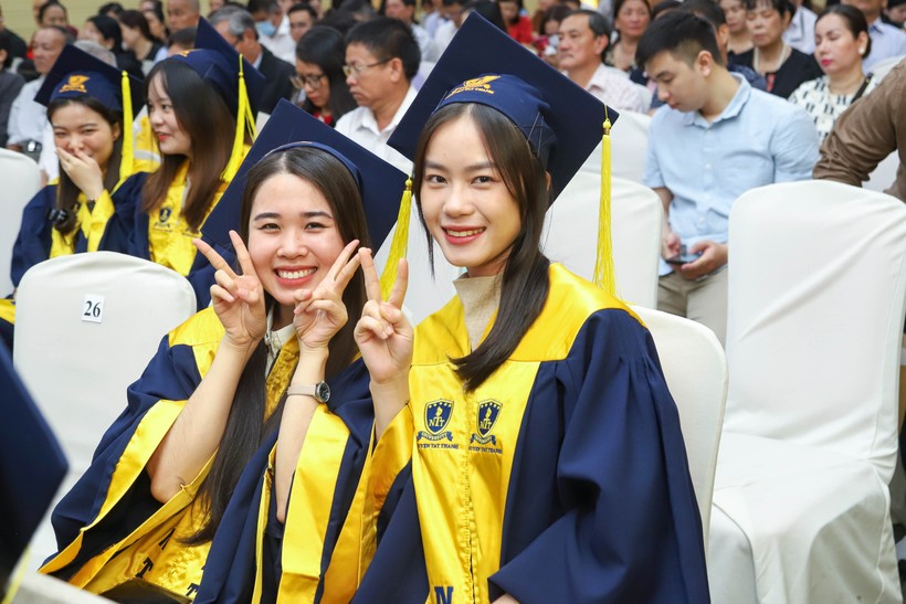 Niềm vui của các tân bác sĩ tại lễ tốt nghiệp. Ảnh: Nga Nguyễn