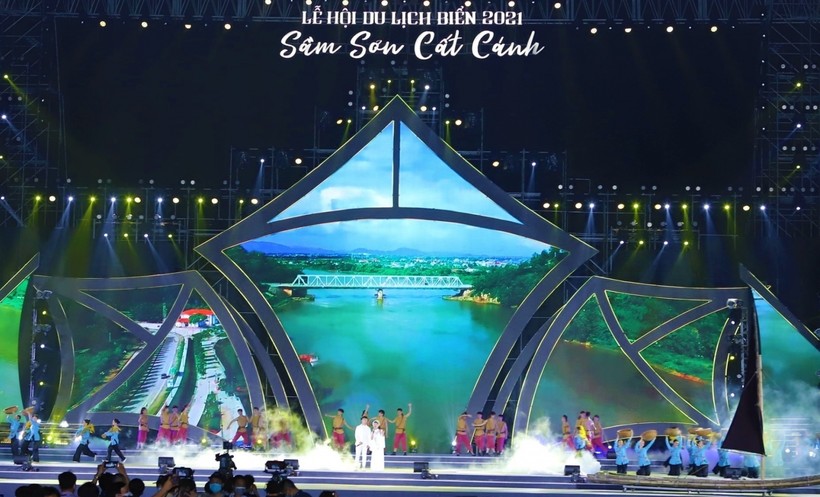 Chương trình nghệ thuật đặc sắc chào mừng Lễ hội du lịch biển Sầm Sơn, năm 2021.