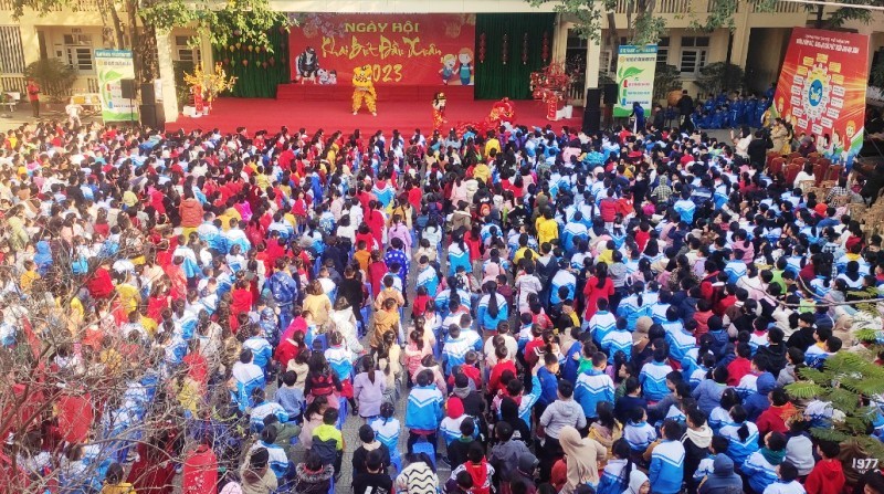 Hàng nghìn học sinh Thanh Hóa vui hội khai bút đầu xuân ảnh 1