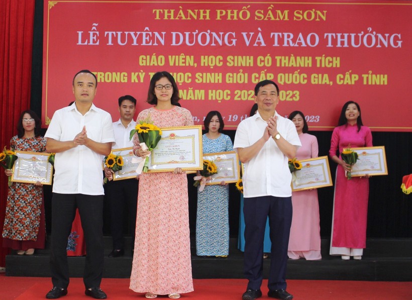 Hơn 140 học sinh và giáo viên Thanh Hóa được vinh danh ảnh 1