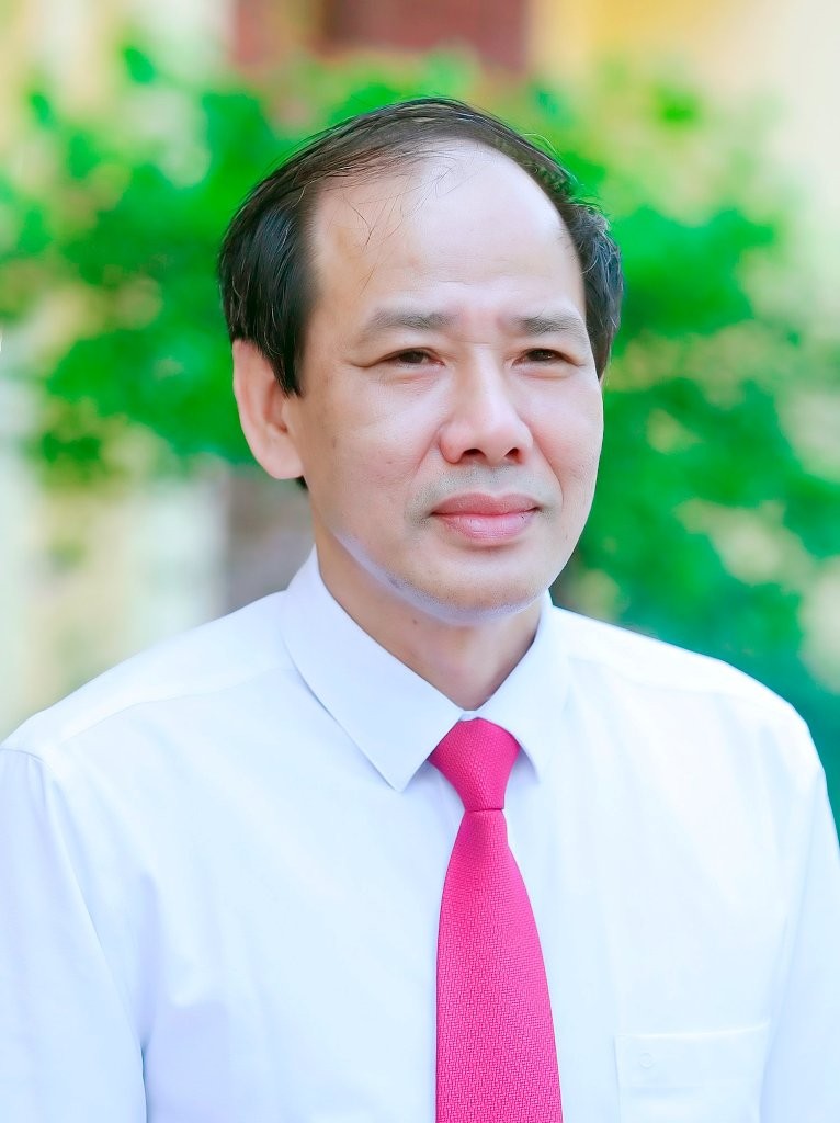 Thầy Chu Hồng Văn - Hiệu trưởng Trường THPT Đào Duy Từ, TP Thanh Hóa. Ảnh: NVCC