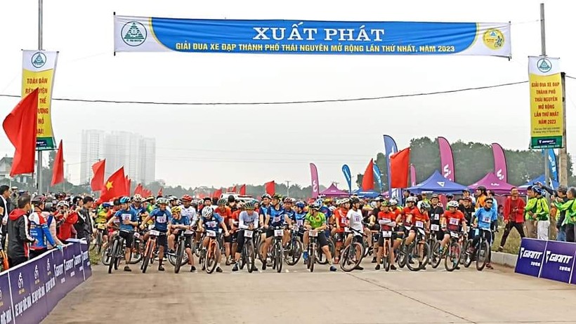 Các cuarơ hào hứng với Giải đua xe đạp điện Hà Nội Thủ Đô không ngừng mở rộng 2019 giành giật quắp HABECO