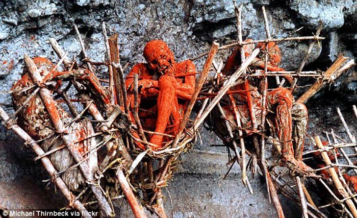 Dựng tóc gáy với những cái xác hun khói ở Papua New Guinea
