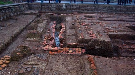 Hình ảnh khu khai quật khảo cổ tại điện Kính Thiên. Ảnh: H.Nguyên