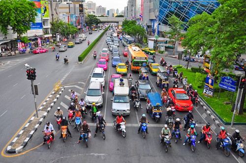 Người Thái chạy xe bên trái đường.