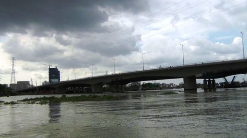 Cầu Sài Gòn, nơi thường xuyên xảy ra các vụ nhảy sông tự tử được lực lượng Cảng vụ đường thủy nội địa cứu sống.