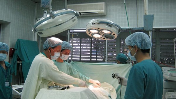 Một ca tai biến do bơm silicon vào “của quý” được chữa trị tại Bệnh viện Bình Dân