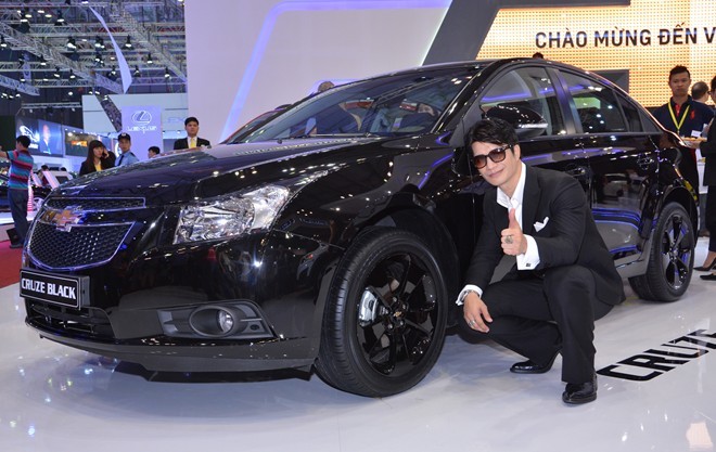 Chevrolet Cruze Black Edition ra mắt ở Vietnam Motor Show 2014.