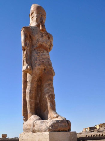 Khôi phục tượng pharaoh sau 3.200 năm