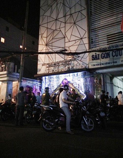 Trăm cảnh sát đột kích vũ trường lớn nhất Sài Gòn