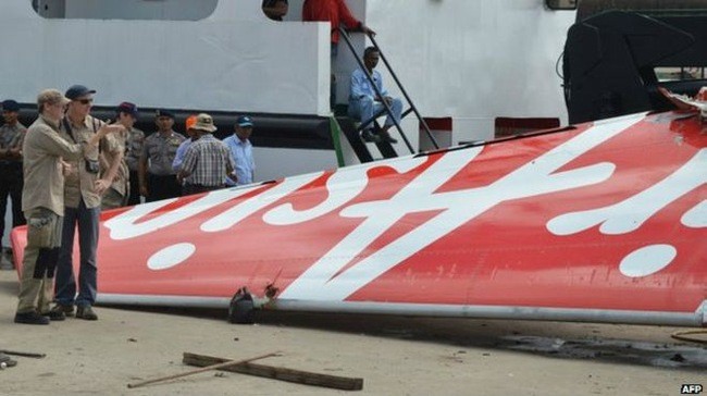 Một phần máy bay QZ8501. Ảnh: AFP