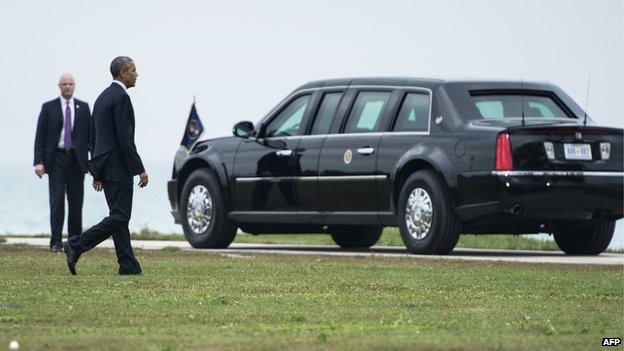 Ông Obama bên chiếc xe Quái vật của mình - Ảnh: Báo Dân Việt