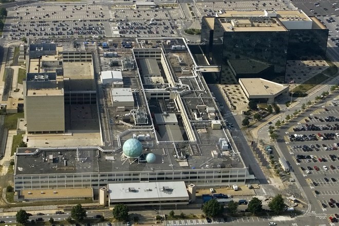 Cảnh sát Mỹ bắn chết một người lao xe vào trụ sở NSA