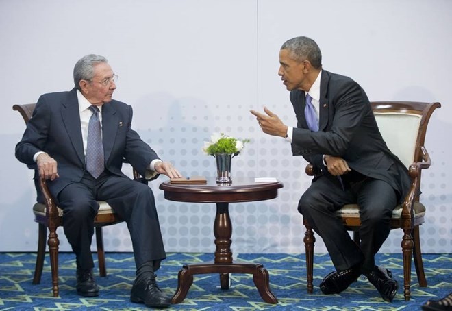 Tổng thống Mỹ Obama trong cuộc hội đàm lịch sử với Chủ tịch Cuba Raul Castro. Nguồn: White House