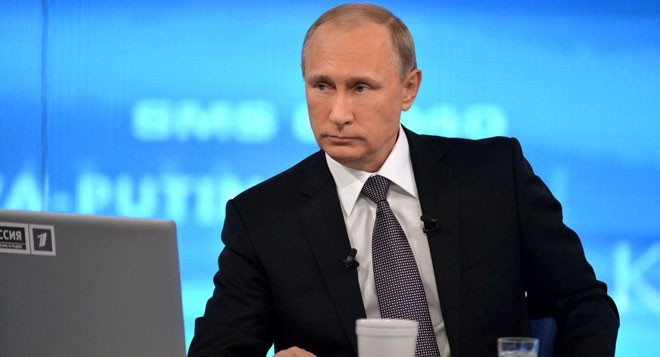 Tổng thống Vladimir Putin trong cuộc đối thoại trực tuyến lần thứ 13 với người dân trên truyền hình.
