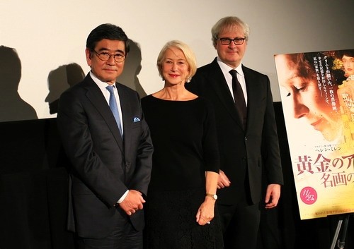 Helen Mirren bên đạo diễn Simon Curtis (phải) trong buổi giao lưu với khán giả Liên hoan phim Tokyo 2015 trước buổi chiếu "Woman in Gold". Ảnh: Nick M.