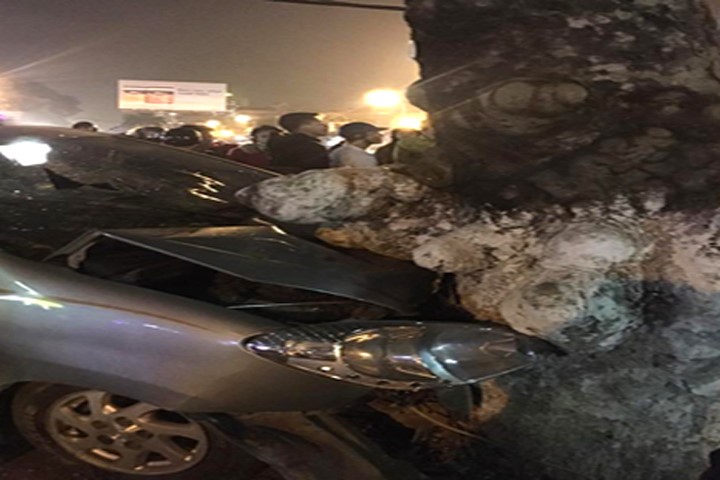 Nghệ An: Xe ô tô đâm vào gốc cây, 4 người bị thương nặng