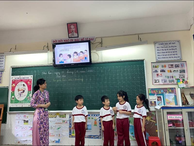 Học sinh Trường Tiểu học Âu Cơ, Quận Tân Phú trong giờ học Đạo đức. Ảnh minh hoạ 