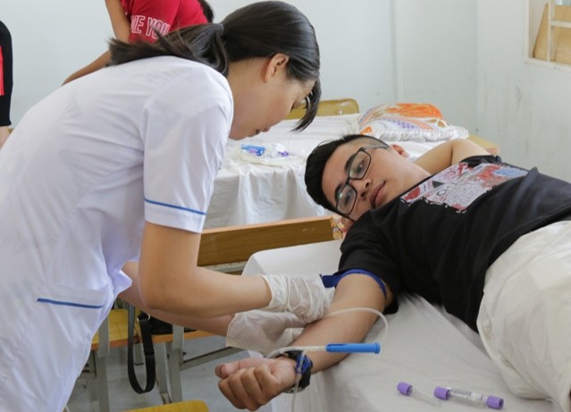 Hơn 1.300 CB SV Trường ĐH Kiên Giang hiến máu nhân đạo
