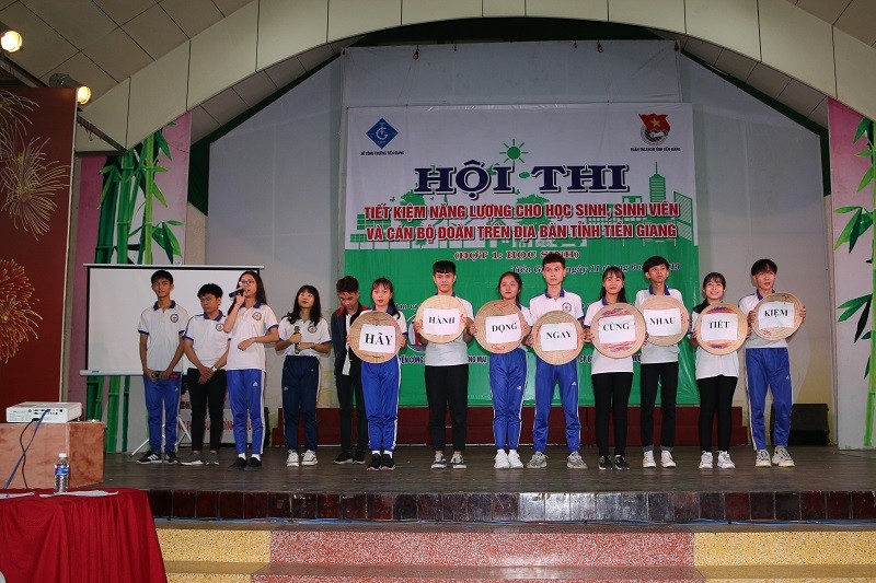 Phần thi giới thiệu của Trường THPT Phan Việt Thống, Thị xã Cai Lậy.