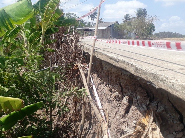 Cà Mau: Ba tuyến đường bị sạt lở nghiêm trọng