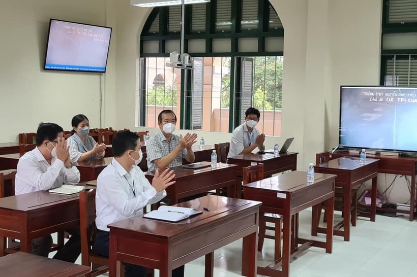 Thử nghiệm dạy học trực tuyến tại Trường THPT Nguyễn Đình Chiểu.