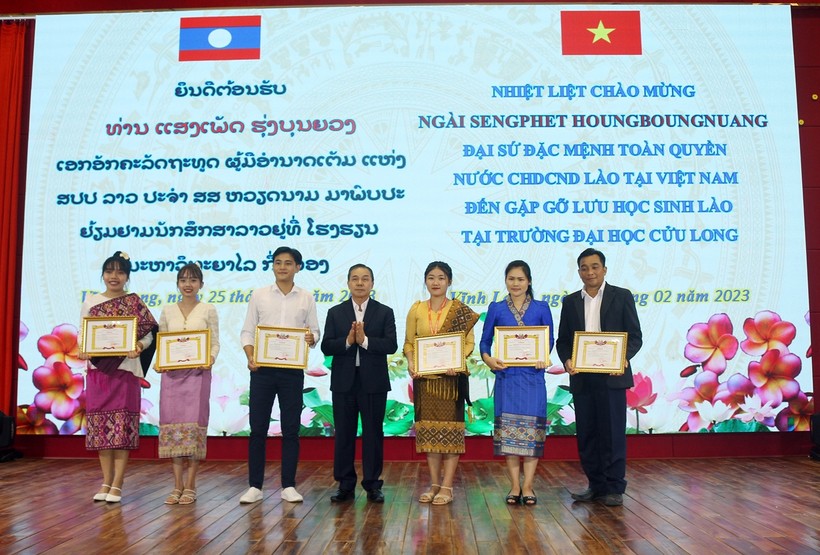 Trường ĐH Cửu Long tiếp đại sứ đặc mệnh toàn quyền CHDCND Lào tại Việt Nam ảnh 1