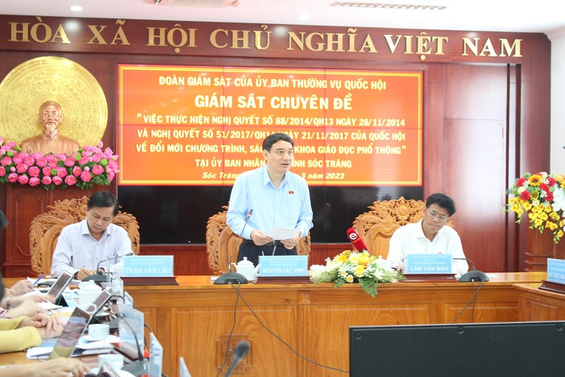 Ông Nguyễn Đắc Vinh, Ủy viên Ủy ban Thường vụ Quốc hội, Chủ nhiệm Ủy ban Văn hóa, Giáo dục của Quốc hội phát biểu tại buổi làm việc.