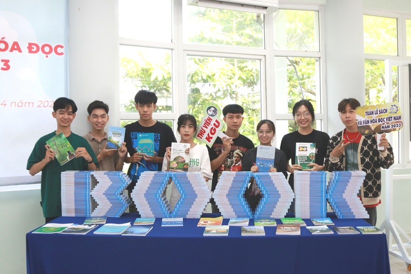 Trường ĐH Kiên Giang đẩy mạnh văn hóa đọc trong sinh viên ảnh 1
