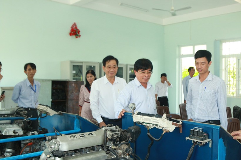 Trường ĐH Kiên Giang ra mắt phòng thực hành trị giá 3 tỷ đồng ảnh 1