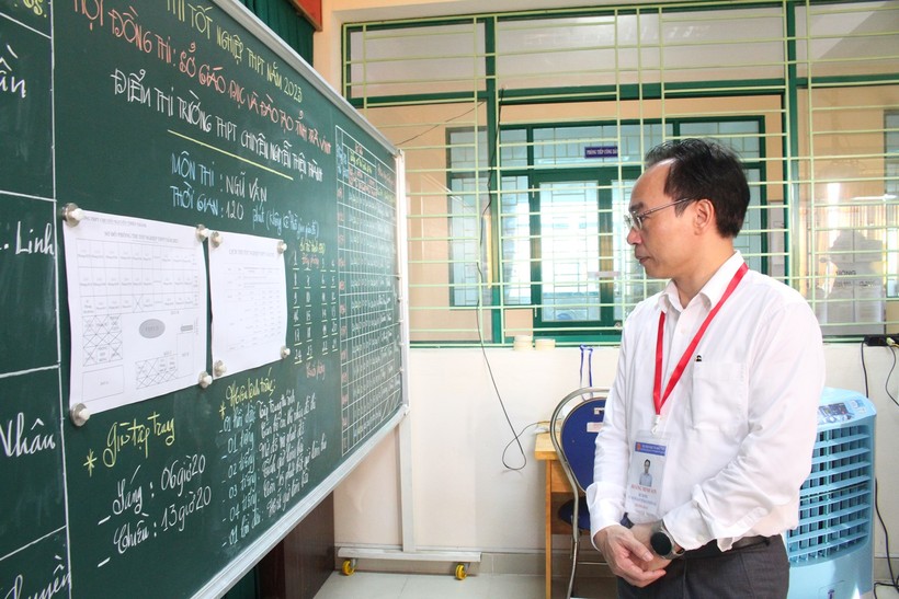 Thứ trưởng Hoàng Minh Sơn kiểm tra thi tại tỉnh Trà Vinh ảnh 1